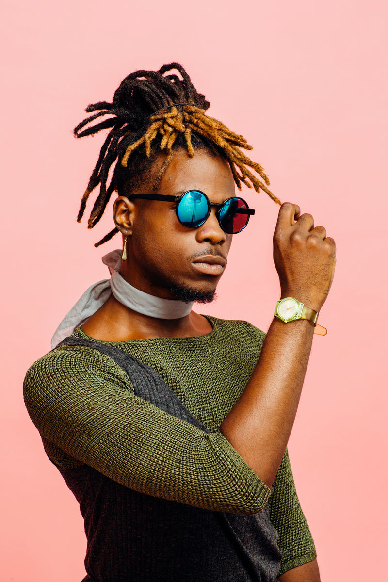 The Sunglass Diaries - A Tour of Iconic Designer Sunglasses display picture 1