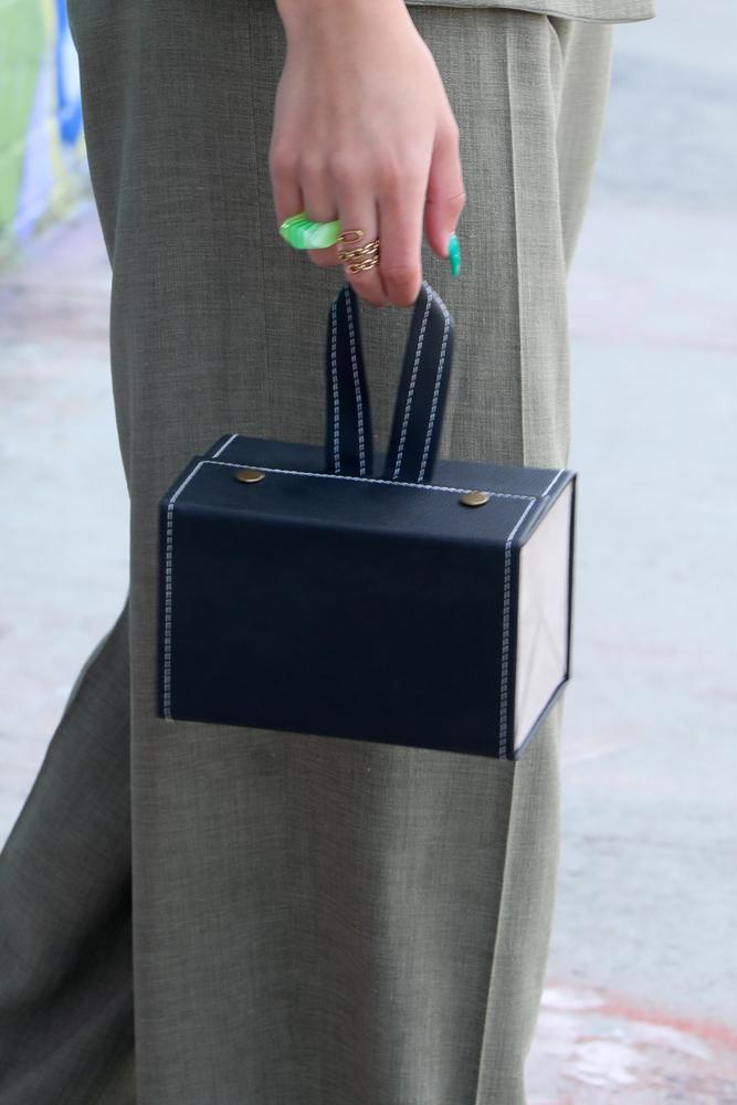 BK4 - Black (Holds 4)