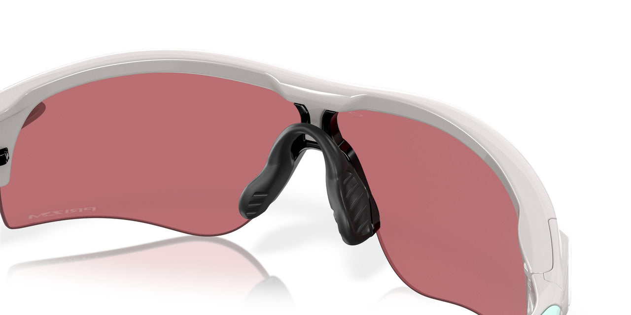 920602 - Matte White - Slate Iridium
