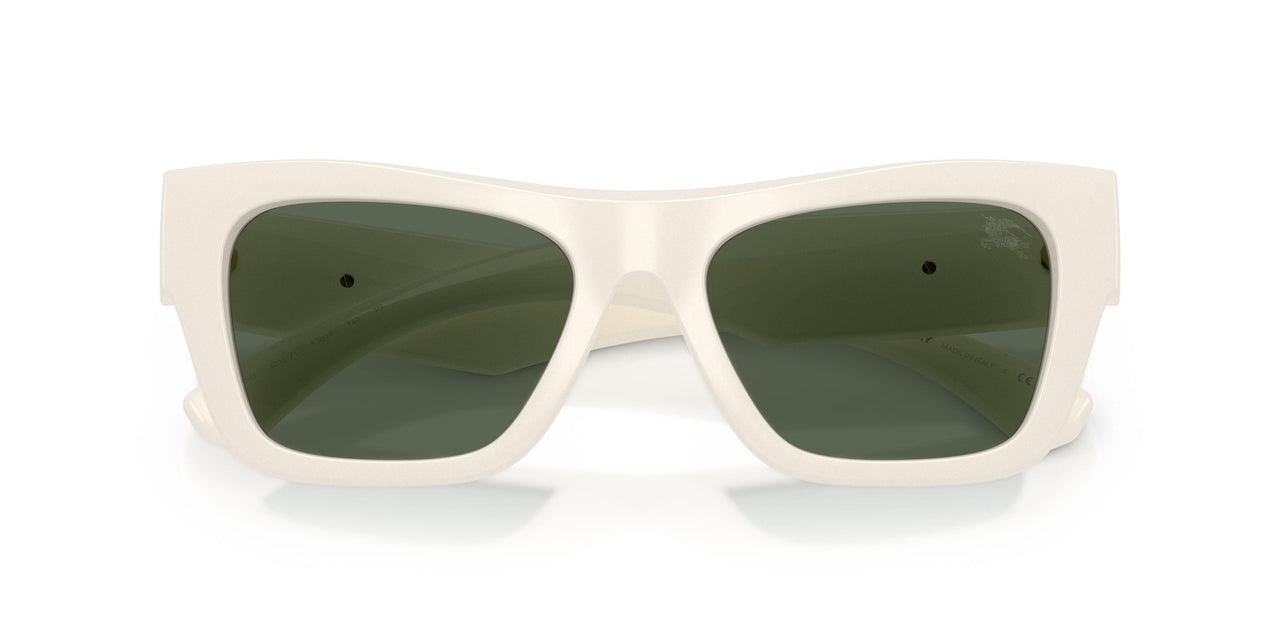 421871 - White - Dark Green