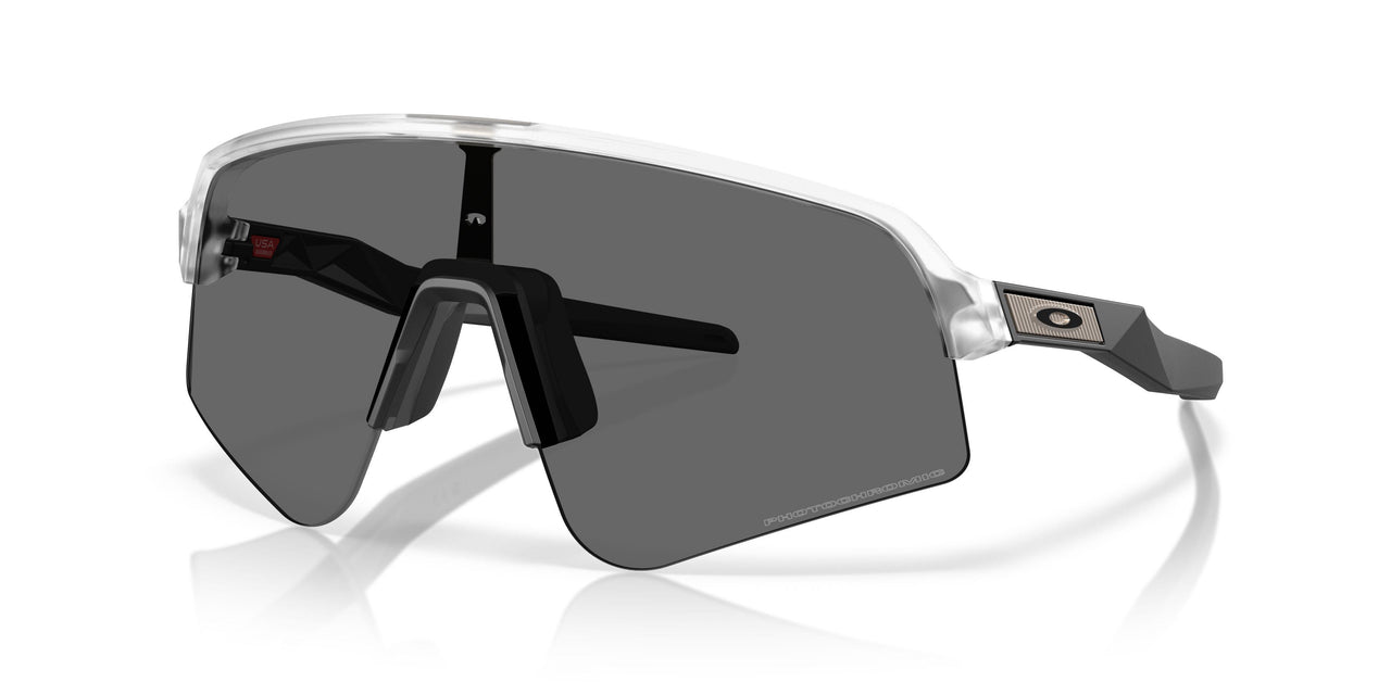 946539 - Transparent - Clear To Black Iridium Photochromic