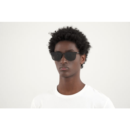 002 - Black - Black