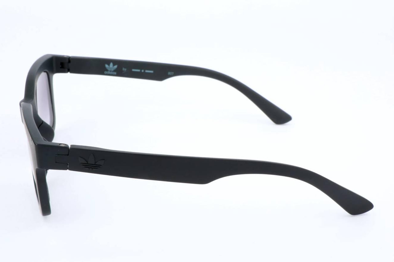 009.009 - BLACK AND BLACK