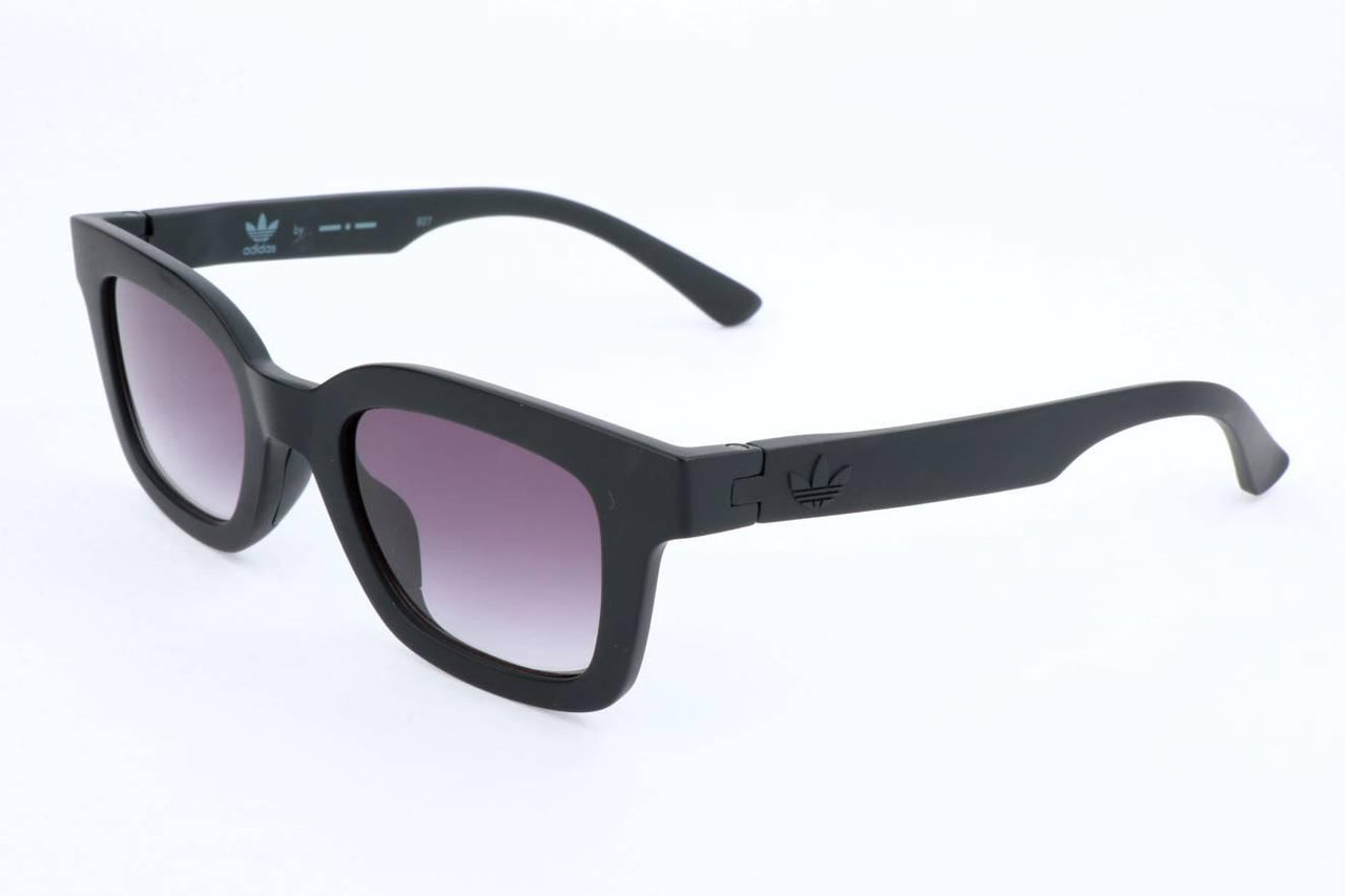 009.009 - BLACK AND BLACK