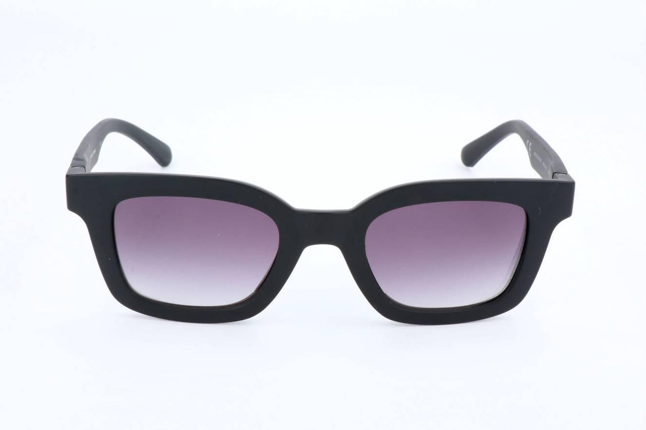 009.009 - BLACK AND BLACK
