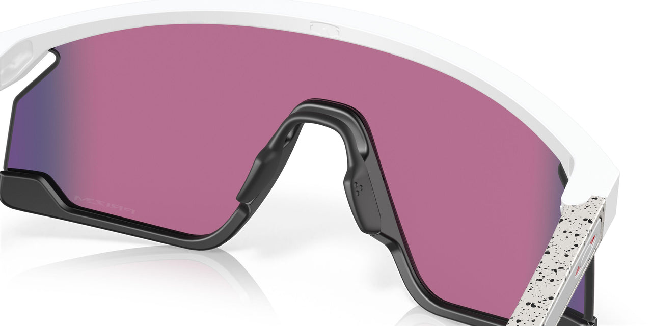 928002 - White - Prizm Road