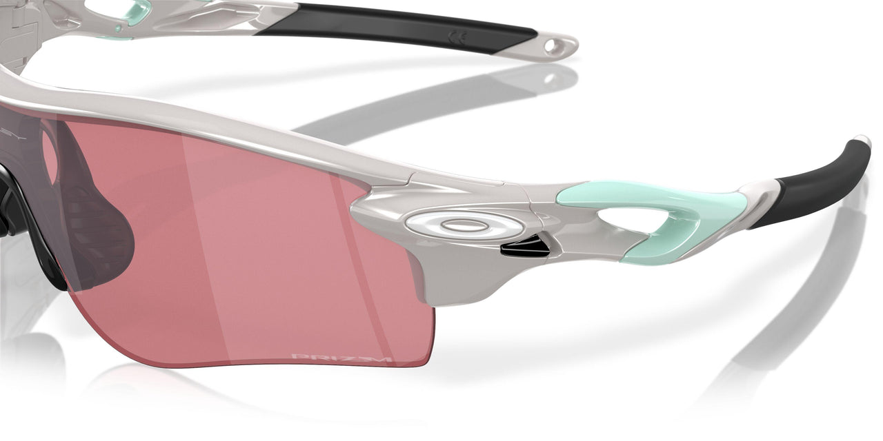 920602 - Matte White - Slate Iridium