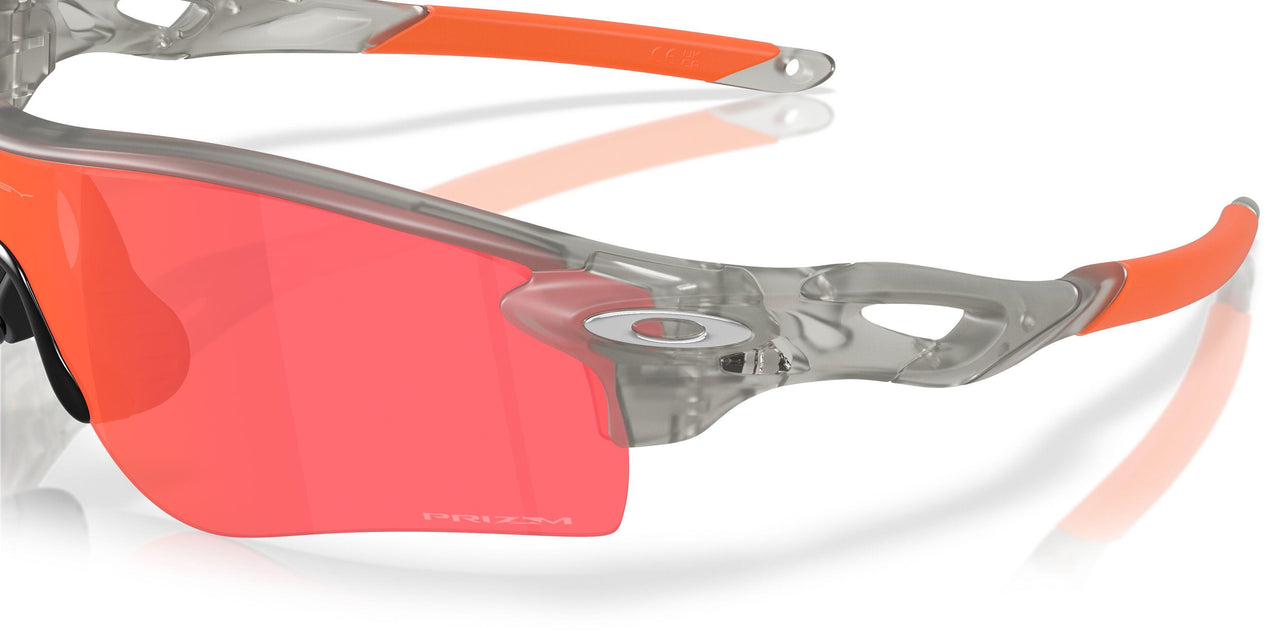 920602 - Matte White - Slate Iridium