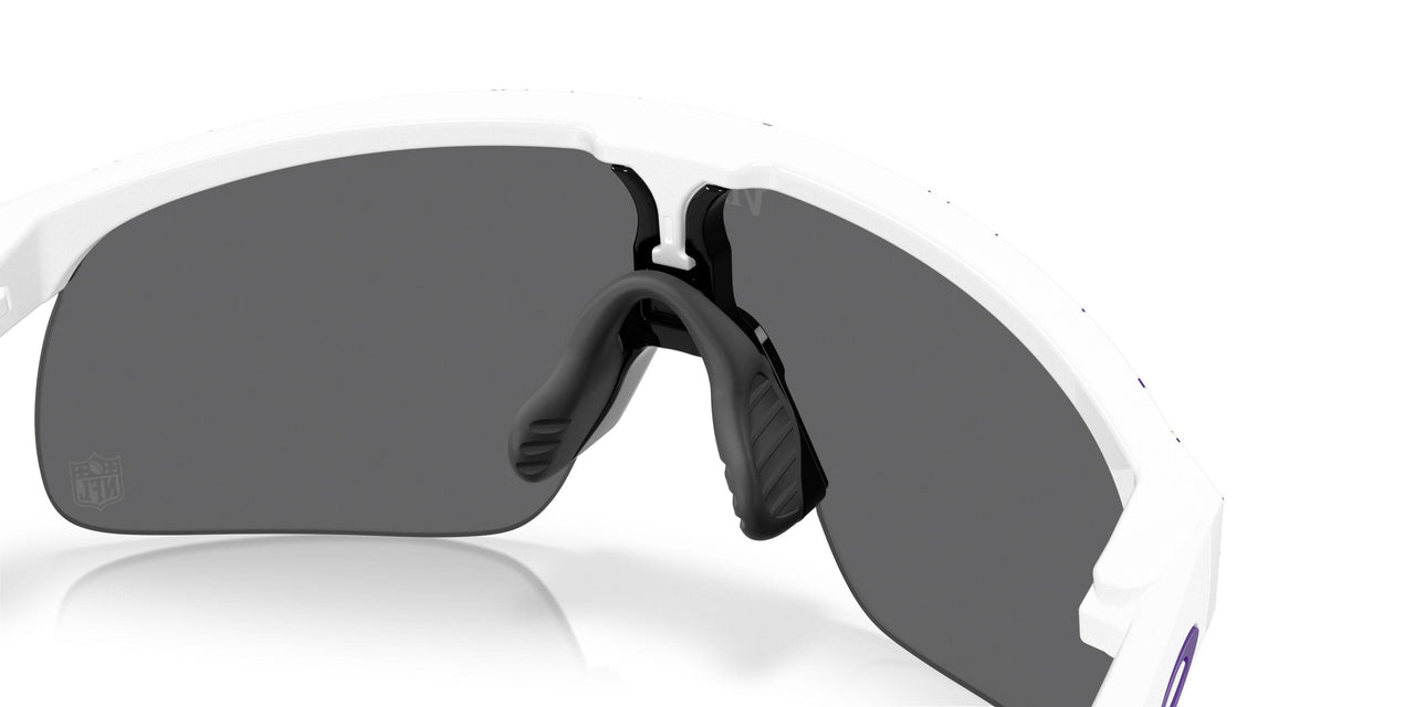 901040 - White - Prizm Black