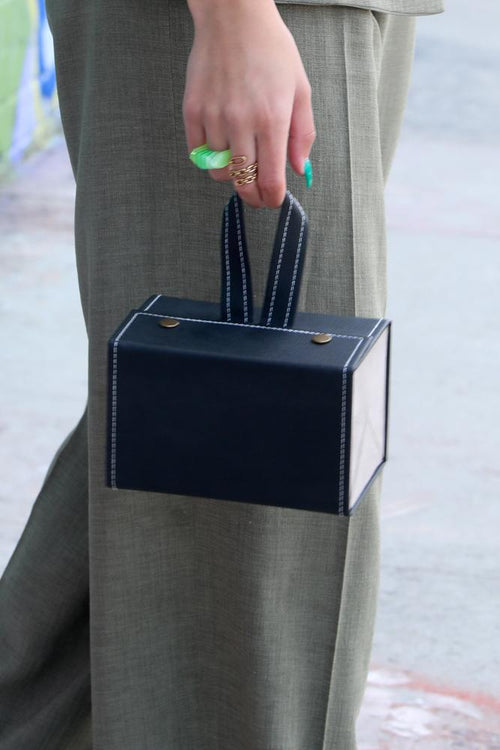 BK4 - Black (Holds 4)